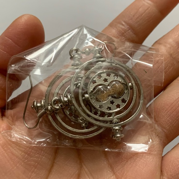 NWOT Harry Potter Time Turner Swiveling Hourglass Rotating Time Earrings Silver - Picture 3 of 4